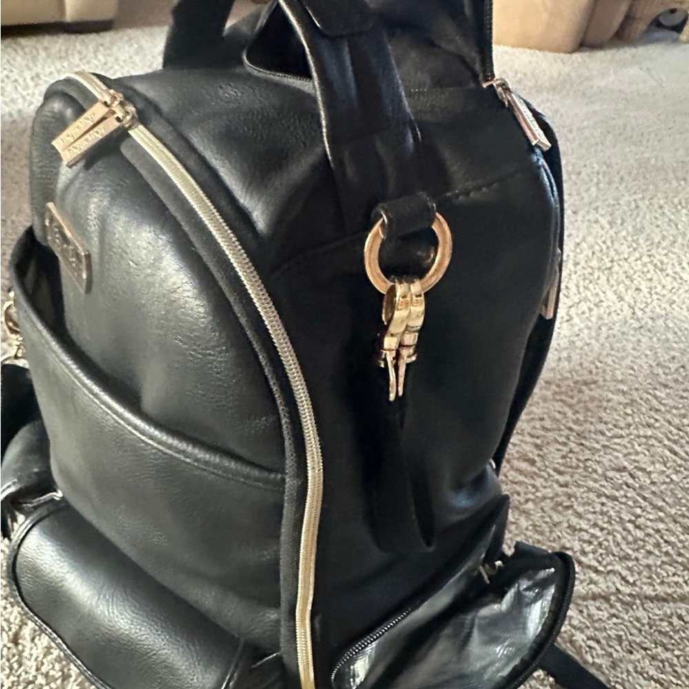 Itzy Ritzy Boss Diaper Bag and
Bottle Bag set in Black with gold accents - Picture 3 of 7